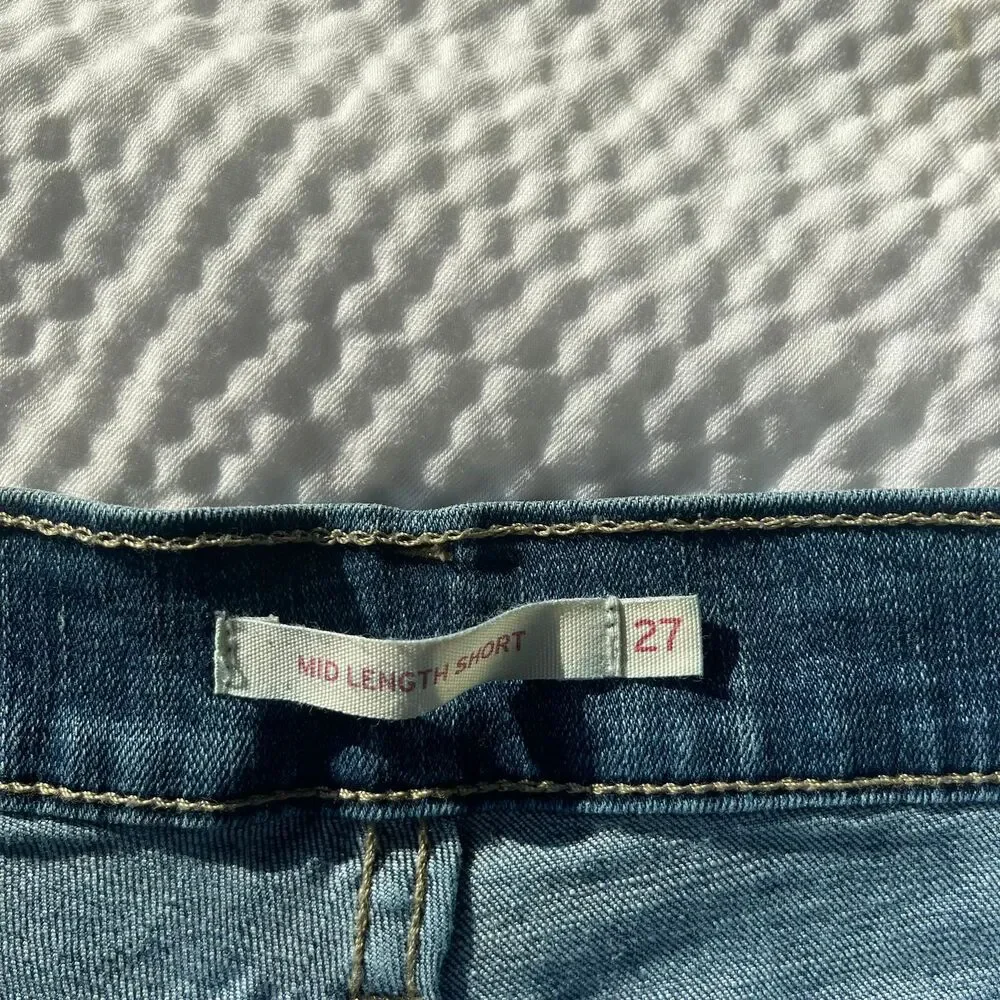 Levi's Women's Mid Length Blue Denim Jeans Short Pant Size 27 - Picture 9 of 9